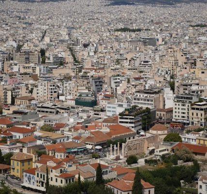 a city with many buildings